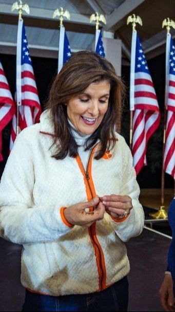 Haley dikenal sebagai mantan duta besar AS untuk PBB.