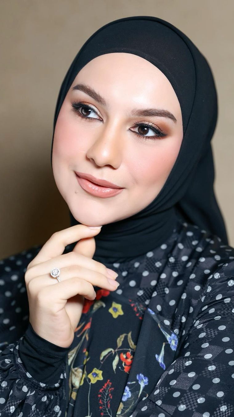 Belum Lama Cerai, Irish Bella Sudah Manjalani Photoshoot Bareng Pria Misterius