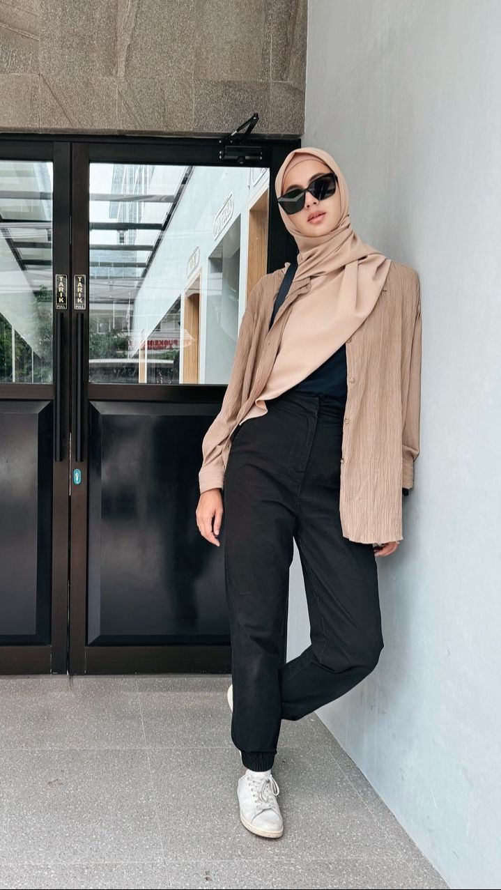 Netizen menyebut, semenjak mengenakan hijab, aura cantik Paula semakin menyejukkan dan terlihat lebih teduh.