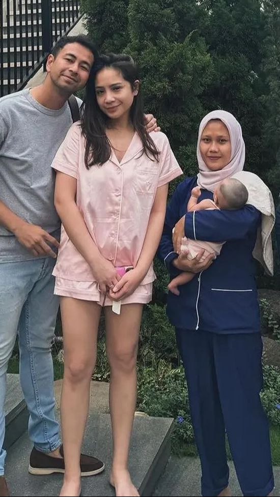 Pesona 10 Babysitter Anak Artis, Pengasuh Lily Putri Raffi-Nagita Masih Muda Banget