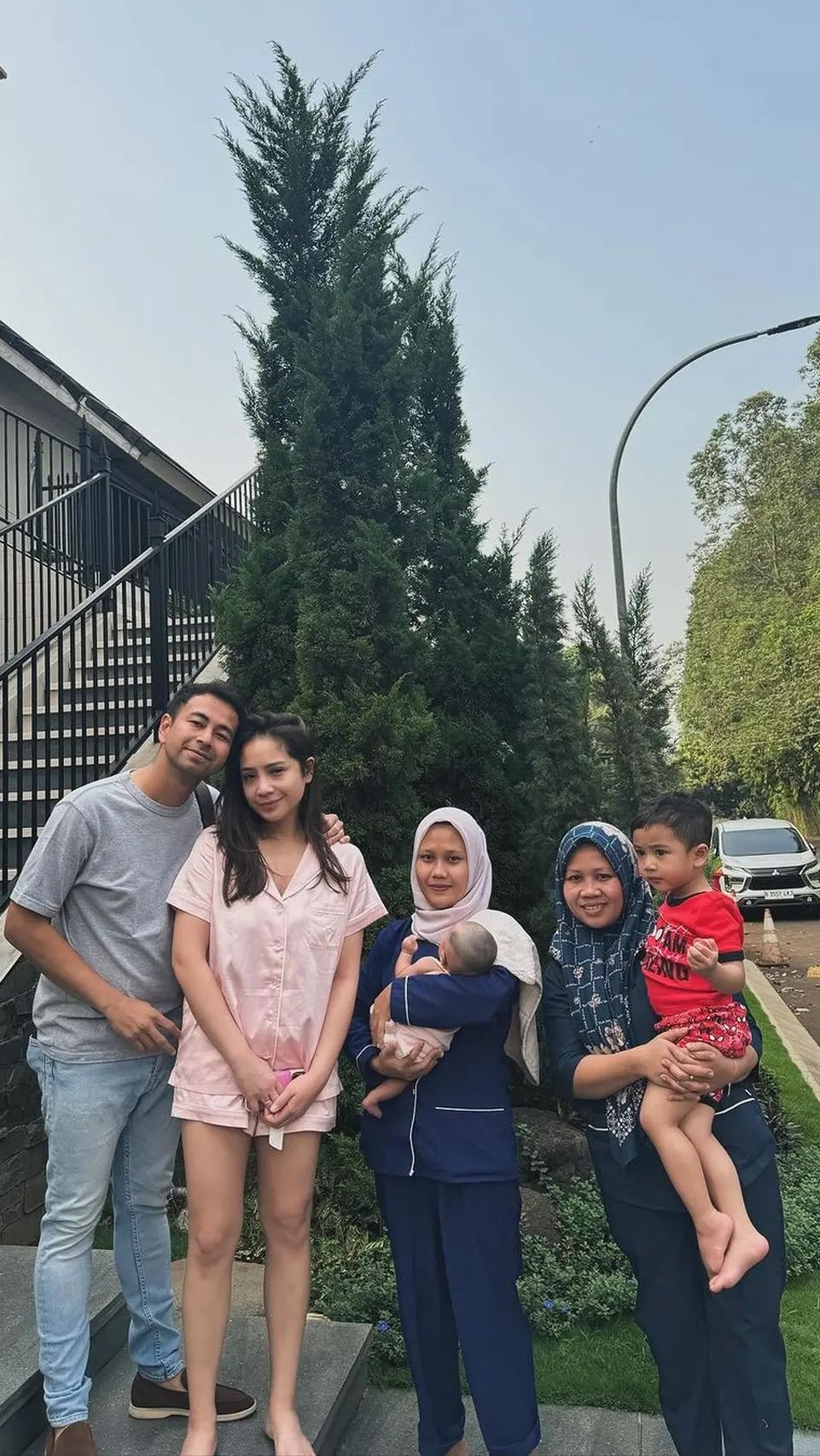 Baby Lily punya pengasuh baru yang bernama Sus Ayu.