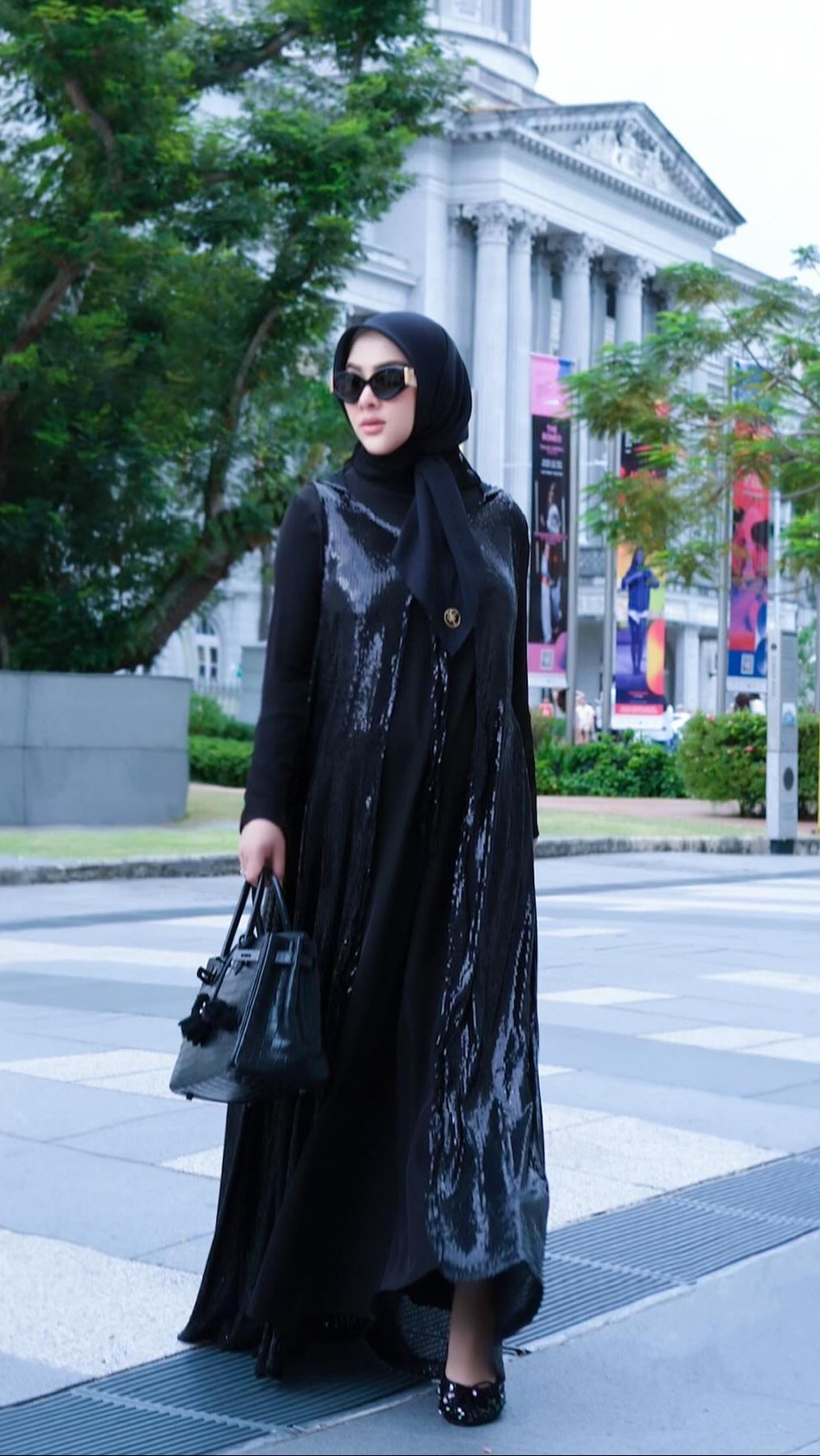 Kehamilan pertama Syahrini ternyata terjadi saat usia pernikahannya baru berjalan sekitar dua bulan.