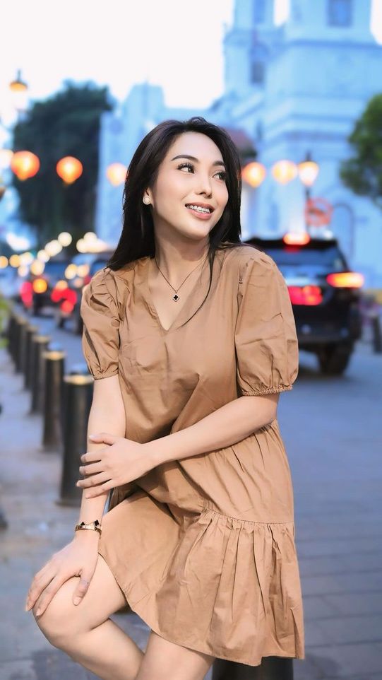 Nayunda tak memungkiri mendapat uang dan barang mewah.