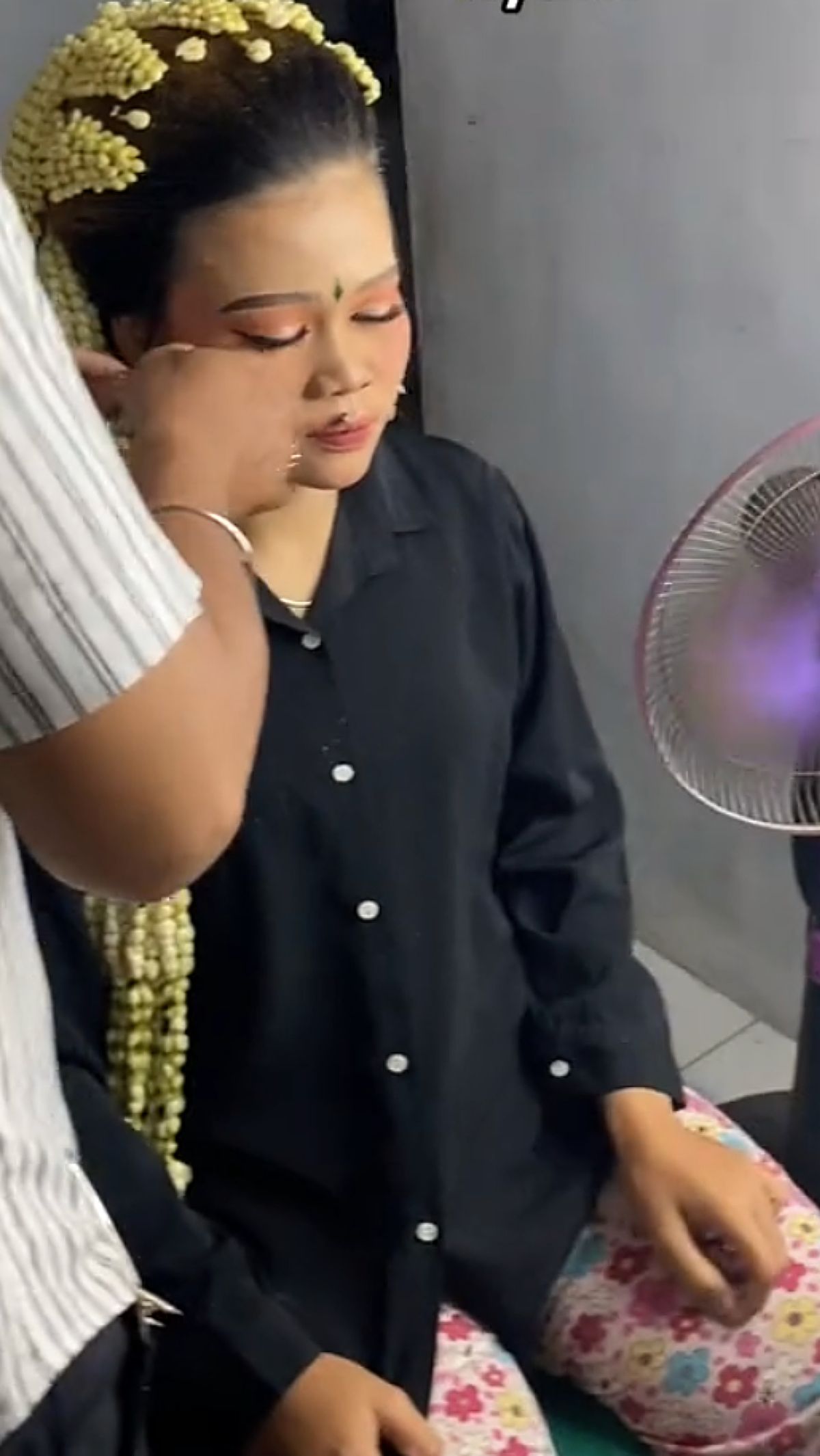 Curhat Make Up Artist Dikerubungi Lalat Saat Rias Pengantin