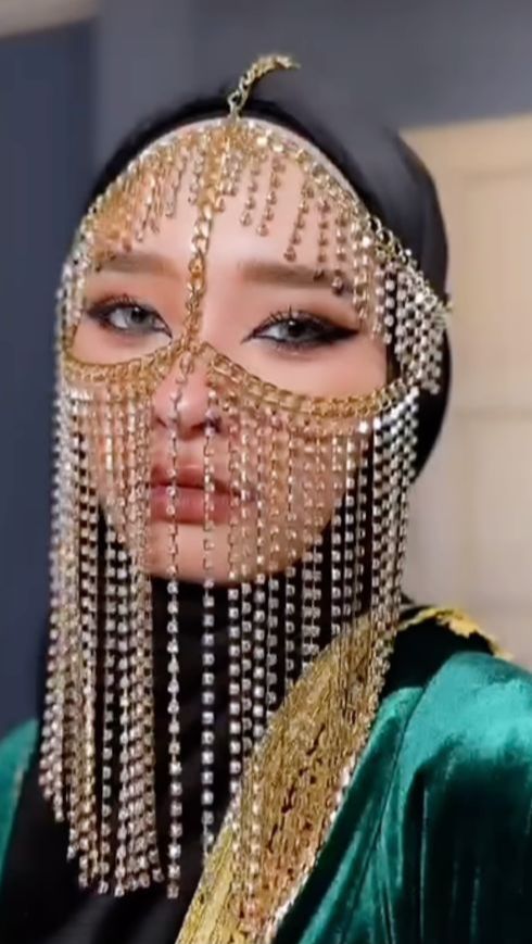Cerita Perjuangan Hijrah Inara Rusli dari Pakai Celana Gemas Hingga Bercadar, Pernah Tinggalkan Medsos