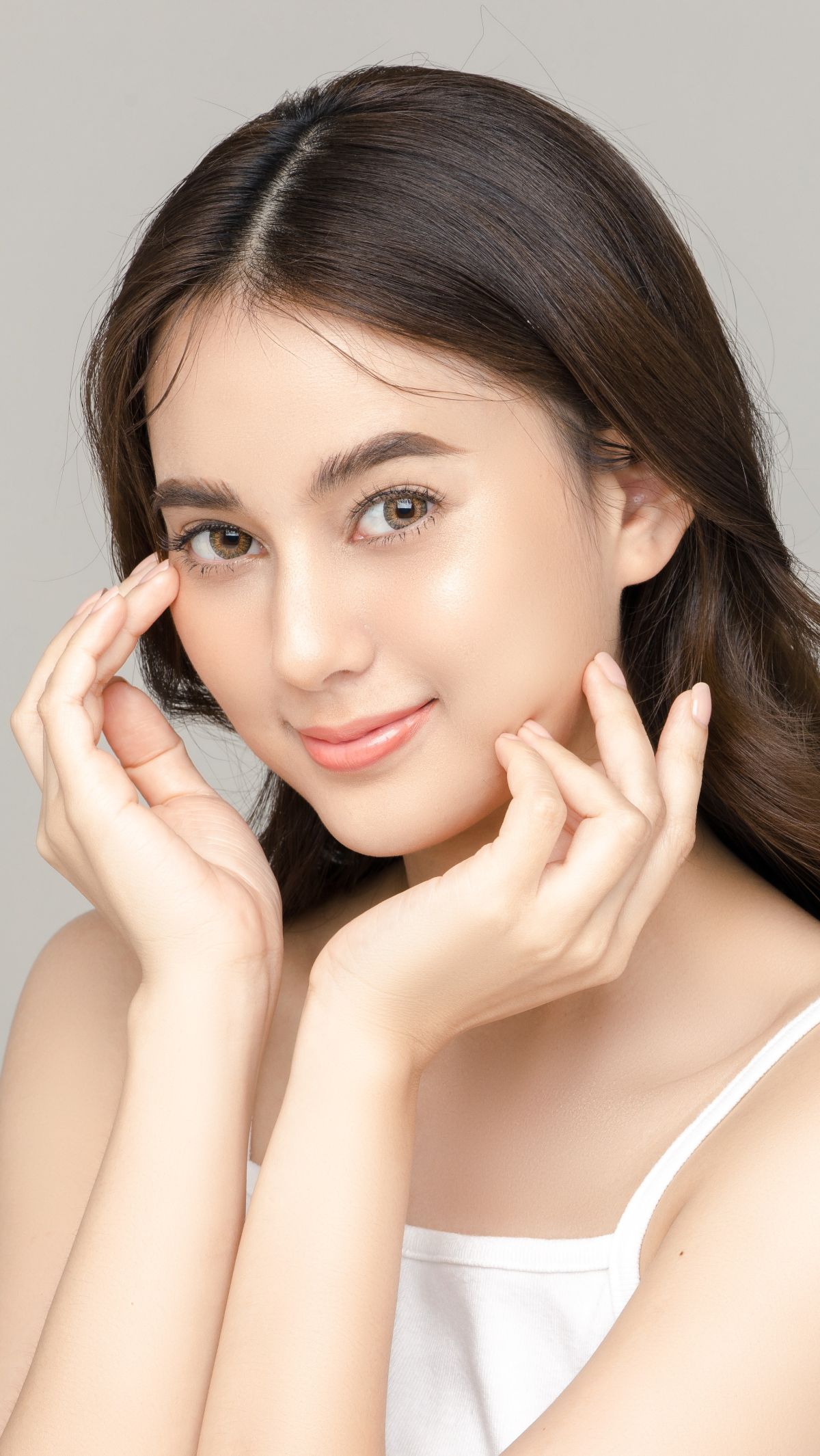 Bikin Area Mata dan Hidung Lebih Tegas dengan Trik Kontur Ala Tren Makeup Douyin