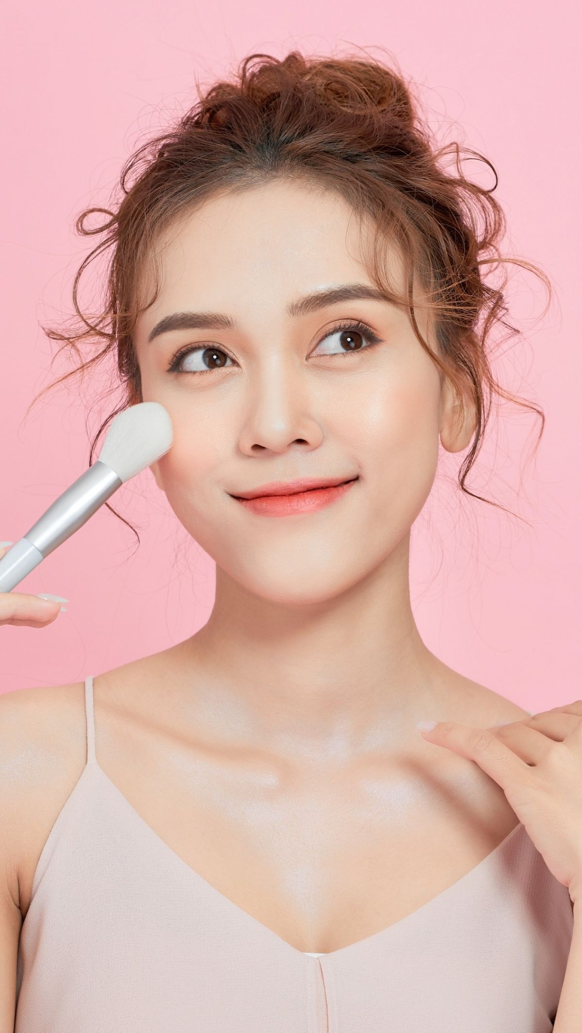 Kenali 3 Jenis Blush dan Fungsinya Agar Riasan Tampak Sempurna