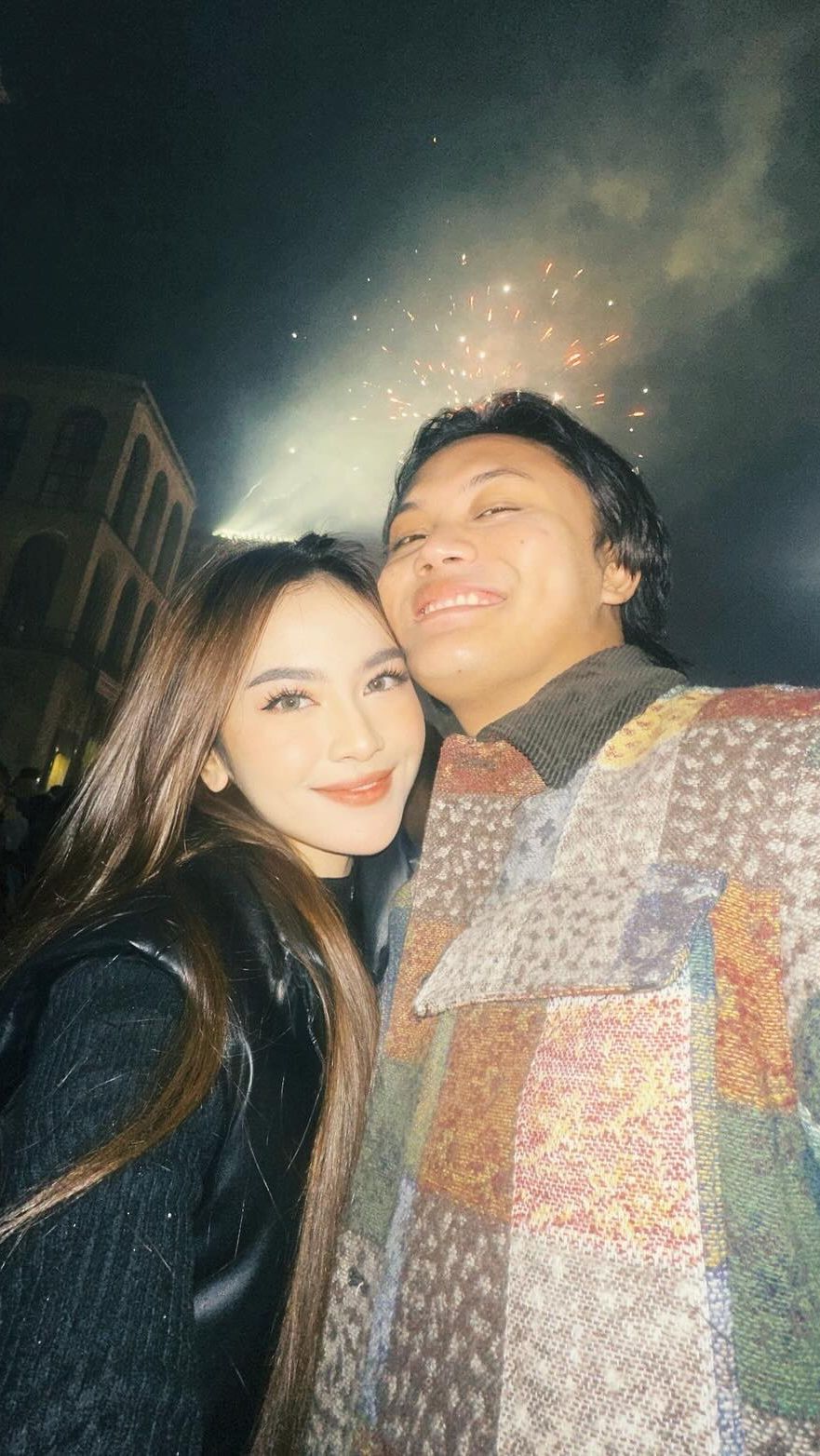 Rizky pun mencoba untuk mendekati Mahalini. Keduanya bahkan sampai dijodohkan oleh teman-teman Mahalini