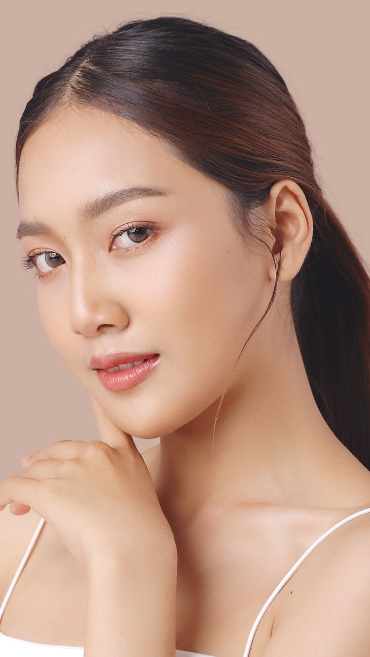 5 Langkah Makeup Awet Seharian untuk Kulit Berminyak, Bebas Crack dan Tak Luntur