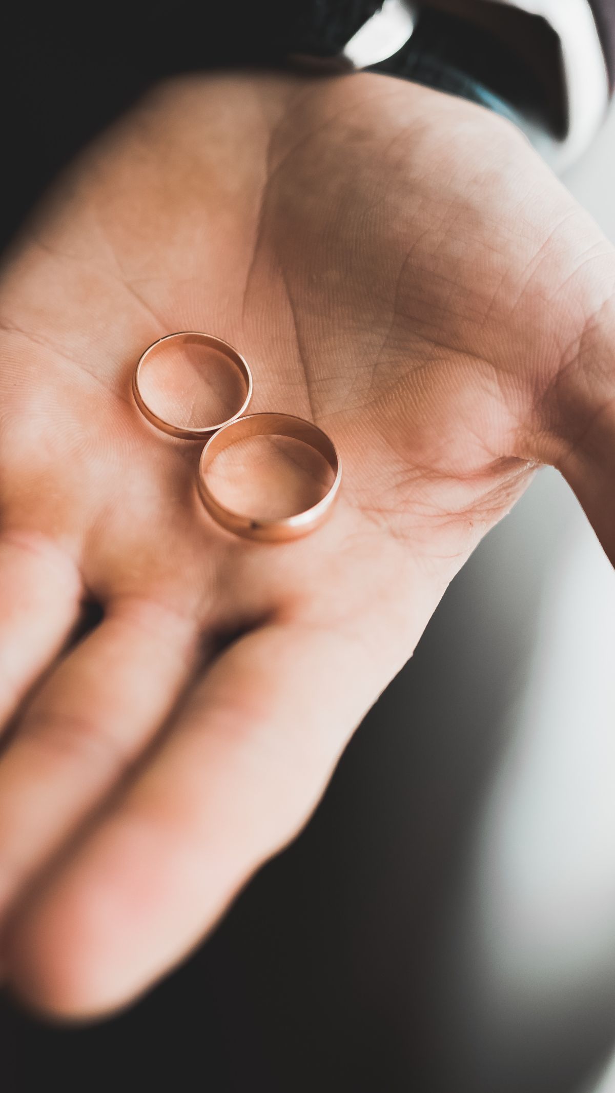 Fakta-Fakta Pemuda Lamongan Gagal Nikah, Rugi Puluhan Juta Tertipu Bujuk Rayu Akun Palsu di Tiktok