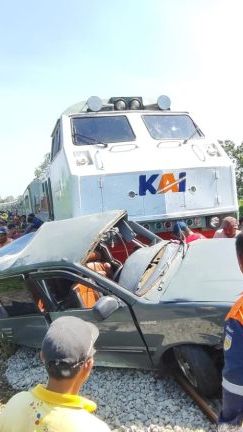 Fakta-Fakta dan Kronologi Lengkap Kecelakaan KA Vs Mobil Rombongan Ponpes Sidogiri yang Sebabkan 4 Meninggal Termasuk Ibu Nyai Munjiyah