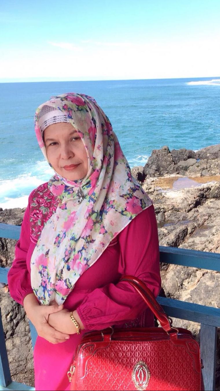 Inilah potret ibunda Teuku Ryan, Hainul Nur Fitriyani yang belakangan ini jadi sorotan