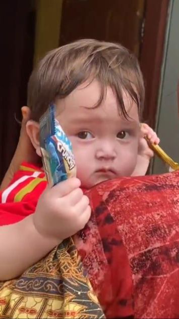 Heboh! Bocah Lucu dan Imut Ini Dikira Anak Bule Padahal Asli 'Produk' Sumatera Barat, Netizen: 'Tes DNA Dulu'