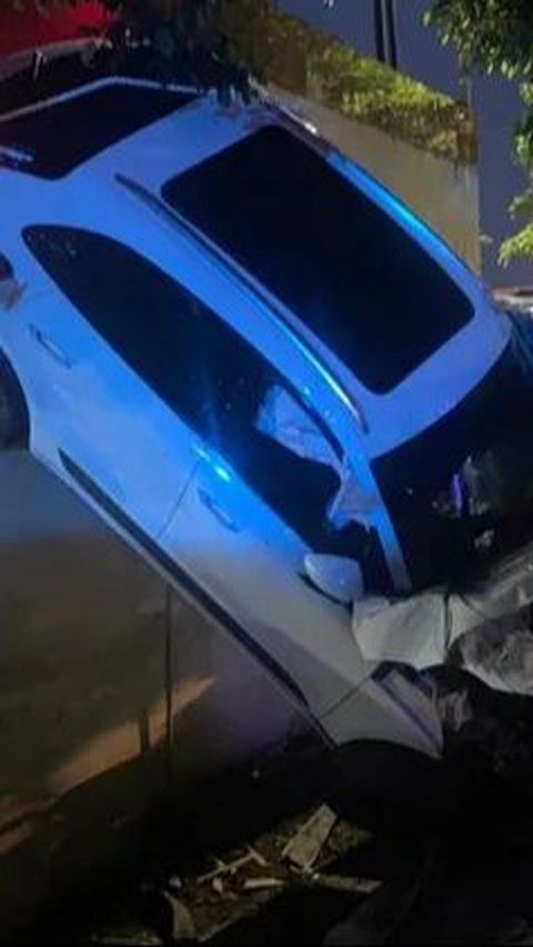 Viral Porsche Kecelakaan sampai 'Nempel' di Dinding Kantor Polrestabes Medan, Ini Sosok Pengemudinya