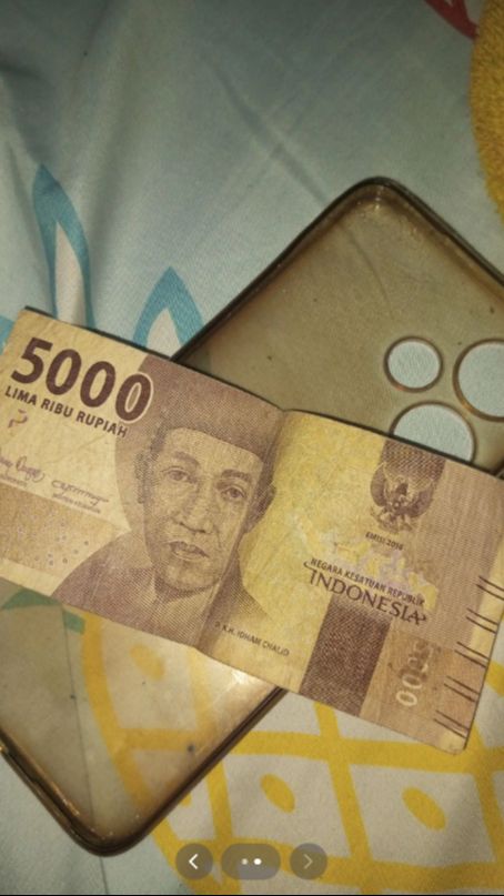 Cerita Sedih Selembar Uang Rp5.000 Lusuh di Balik Casing HP, Saksi Bisu Pemberian Terakhir Ibu Sebelum Meninggal Dunia