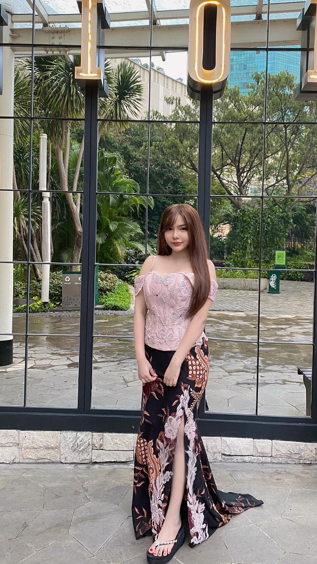 Akhirnya, Tiara pun menjebak dan menangkapnya dengan meminta bantuan temannya untuk pura-pura menjadi calon korban selanjutnya.