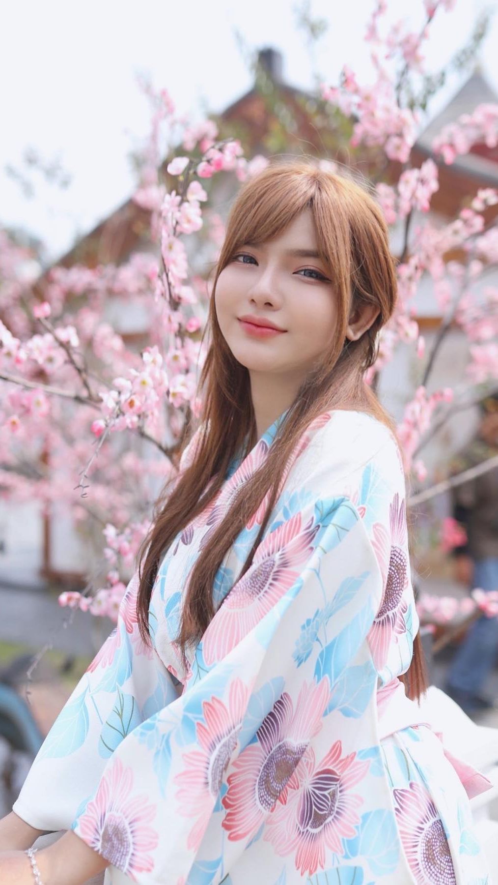 Tak hanya itu, Tiara juga dikenal sebagai selebgram yang kerap memamerkan potret seksinya.