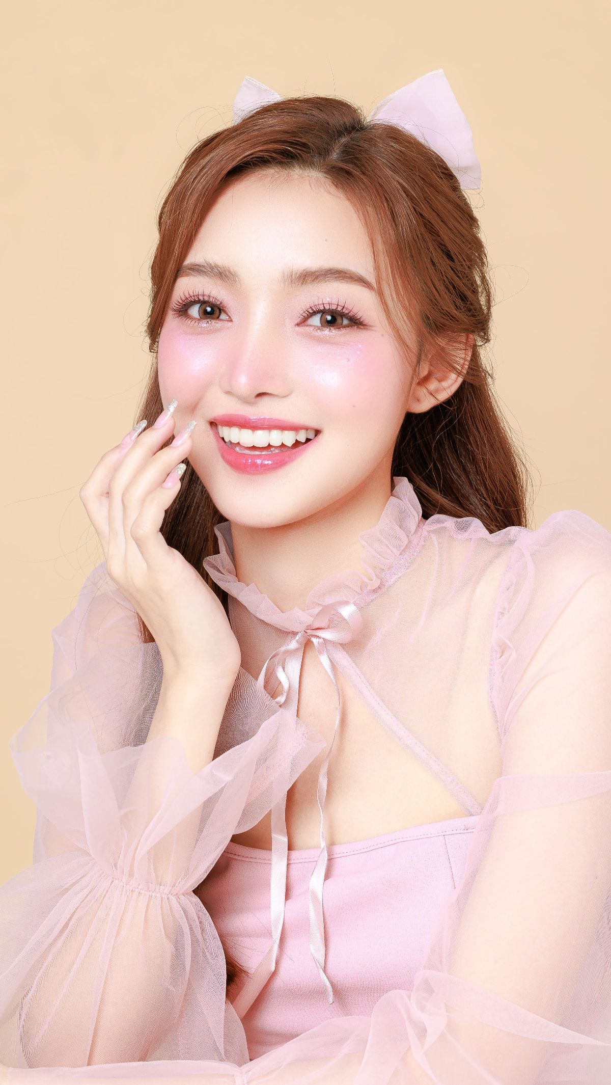 Cara Unik Makeup Up Artist yang Bisa Bikin Makeup Tahan Lama, Mau Coba?