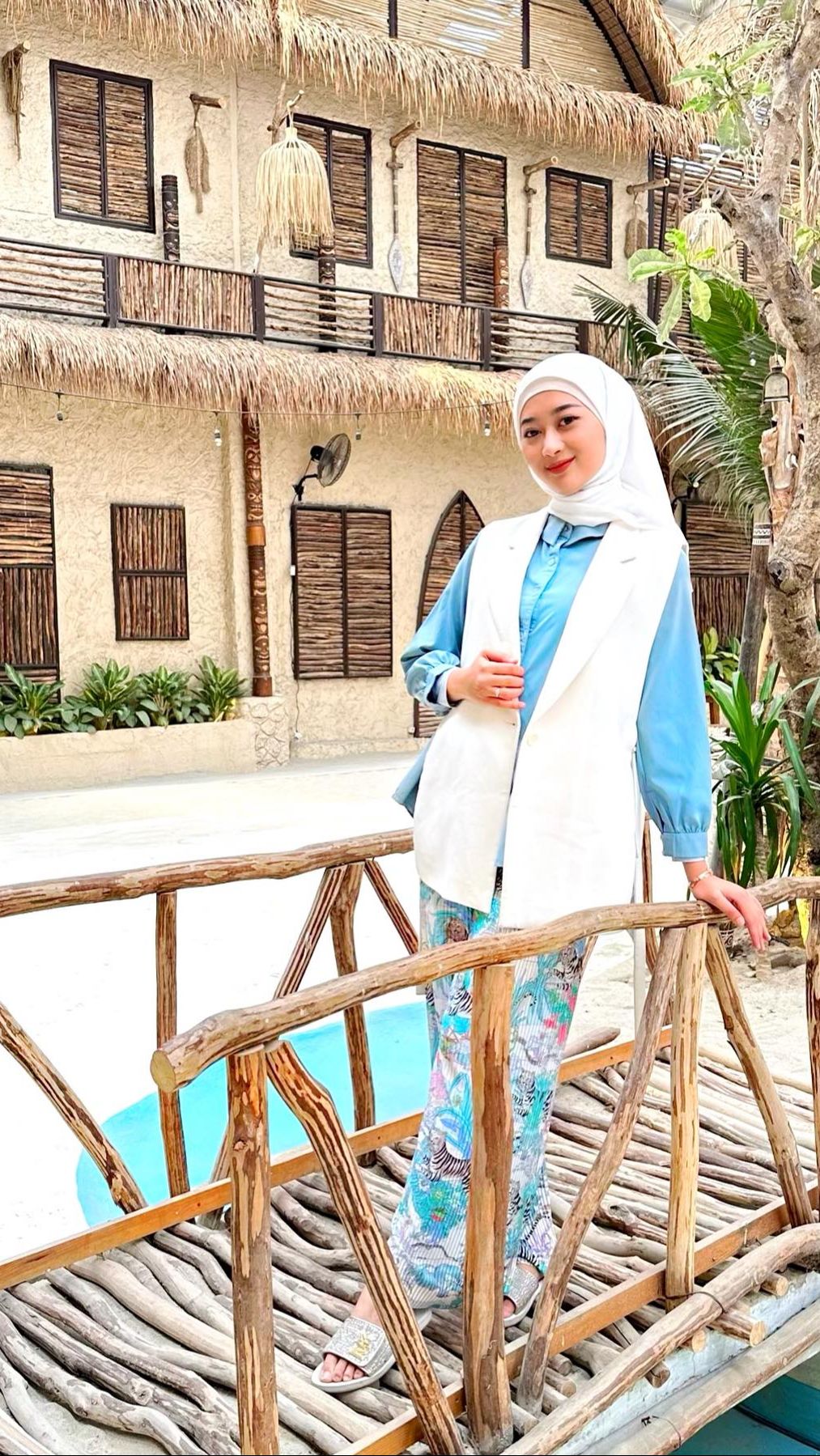 Namun tak banyak yang tahu jika dulunya Hemas pernah cemburu melihat kedekatan Danang dan Happy Asmara.
