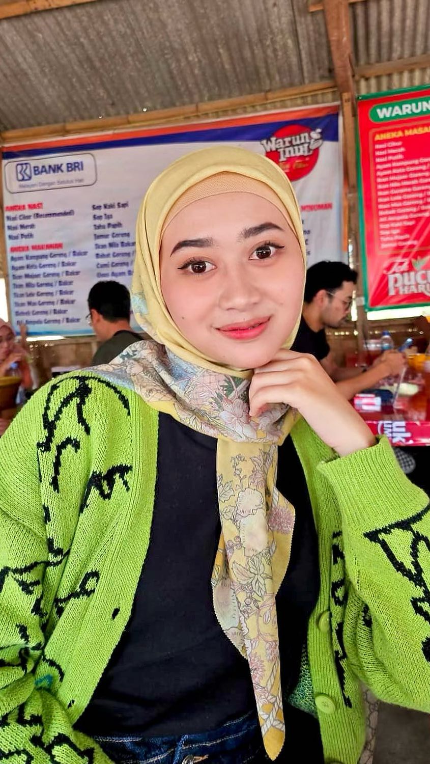 Tak ingin terjadi kesalahpahaman, Danang pun langsung mengenalkan Happy kepada Hemas yang dianggap sudah seperti adiknya.