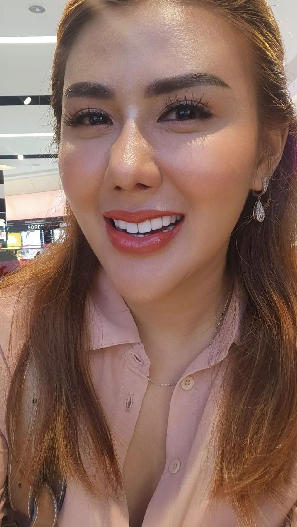 Sama seperti artis-artis lain, Rey Utami juga membuka endorse di Instagram.
