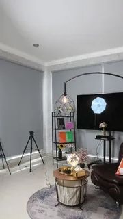 Ruangan ini digunakan untuk membuat konten Youtube atau podcast.