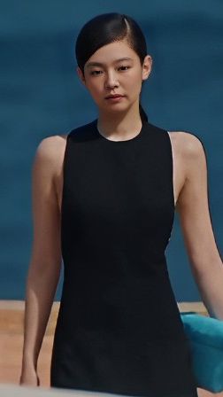 Potret Jennie BLACKPINK Debut Jadi Model Runway di Show Jacquemus