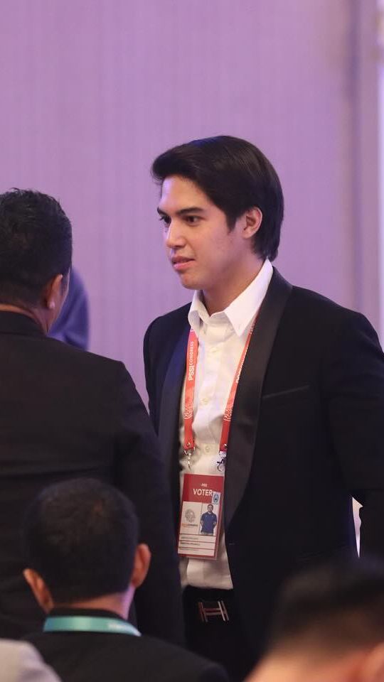 Ikut Kongres PSSI, 8 Potret El Rumi Jadi Presiden Klub Sepak Bola, Paras Tampannya Tuai Sorotan