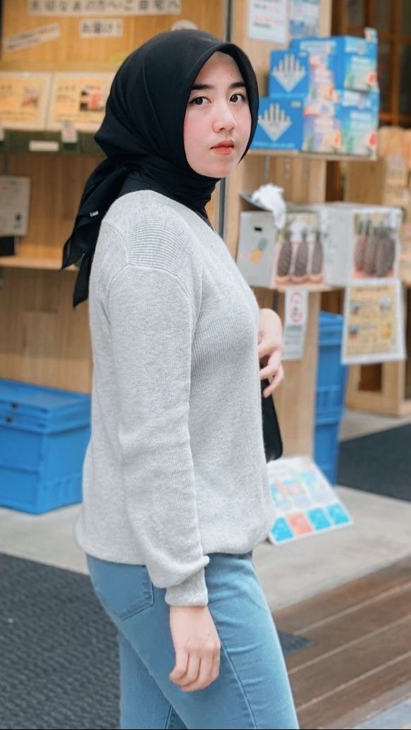 Salma diduga menikah pada 2020 lalu namun tidak memajang foto nikahnya di instagram, entah sudah bercerai atau belum.