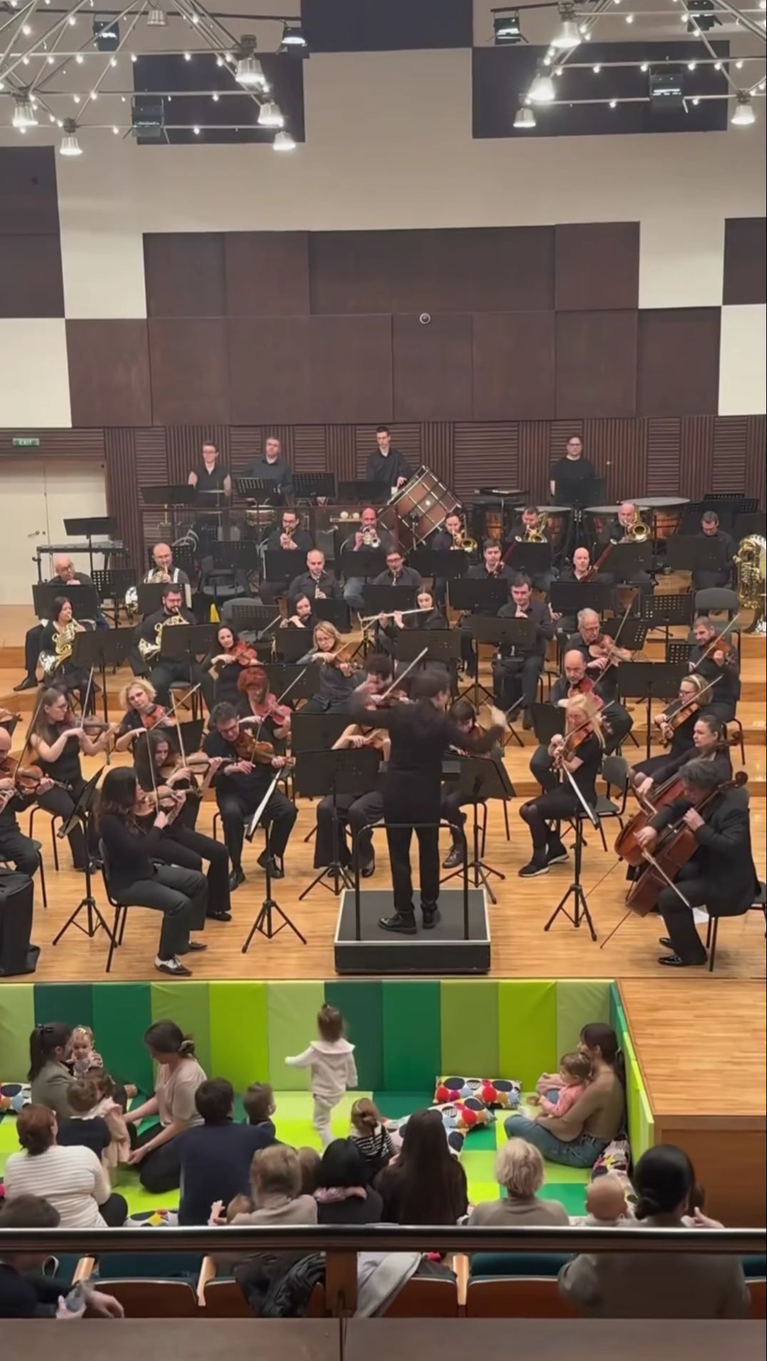 Potret Suasana Konser Orkestra Khusus untuk Bayi, Seru Banget!