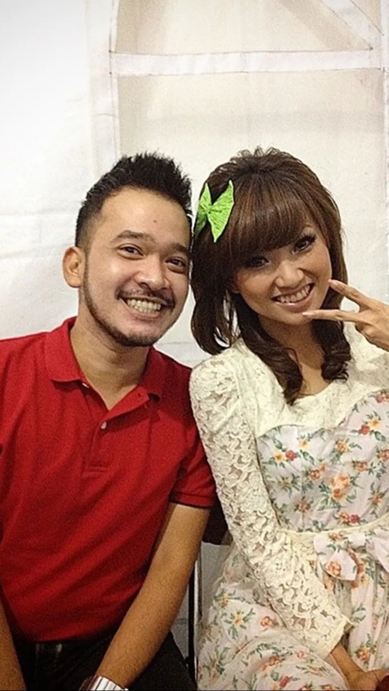 Ruben dan Sarwendah pertama kali bertemu di sebuah acara musik. Sarwendah tampil bersama Cherrybelle, sementara Ruben host-nya.