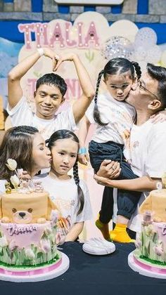 Dari pernikahan tersebut, Sarwendah dan Ruben dikaruniai putri pertama bernama Thalia Putri Onsu dan Thania Putri Onsu. Mereka juga memiliki anak angkat laki-laki bernama Betrand Peto Putra Onsu.