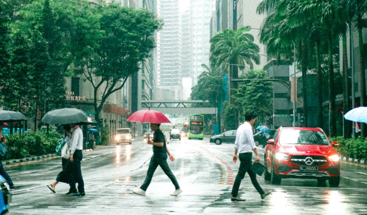 Tips Beraktivitas di Tengah Cuaca yang Buruk