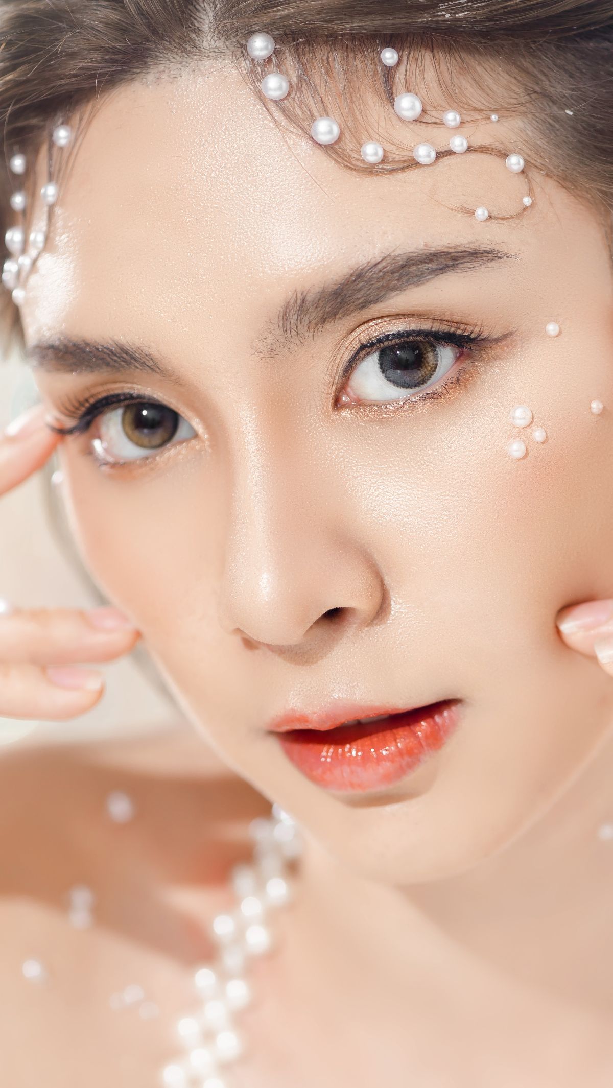 Deretan Produk yang Bisa Diandalkan untuk Membuat Riasan Mata Soft Glam