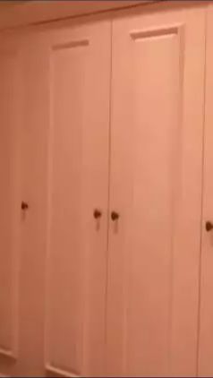 Sampai lemarinya juga berwarna pink, loh.