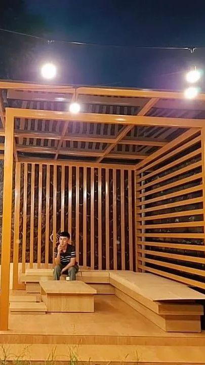 Sensen juga membuat tempat estetik untuk nongkrong bersama teman-temannya.