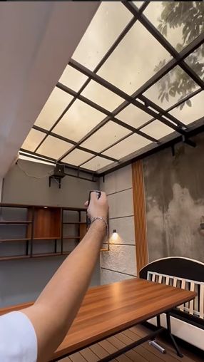 Bagian dalamnya pun tak kalah mencuri perhatian. Semuanya sudah didesain serba otomatis.