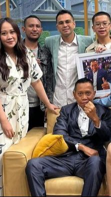 Rupanya Lutfi dan Jim sejak awal tak pernah diberi tahu jika pasien yang akan mereka rawat adalah seorang artis terkenal.