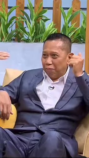 Lutfi dan Jim pun sudah melewati waktu yang cukup lama bersama Tukul. Bahkan anak-anak Tukul tak bisa percaya dengan perawat lain selain mereka.