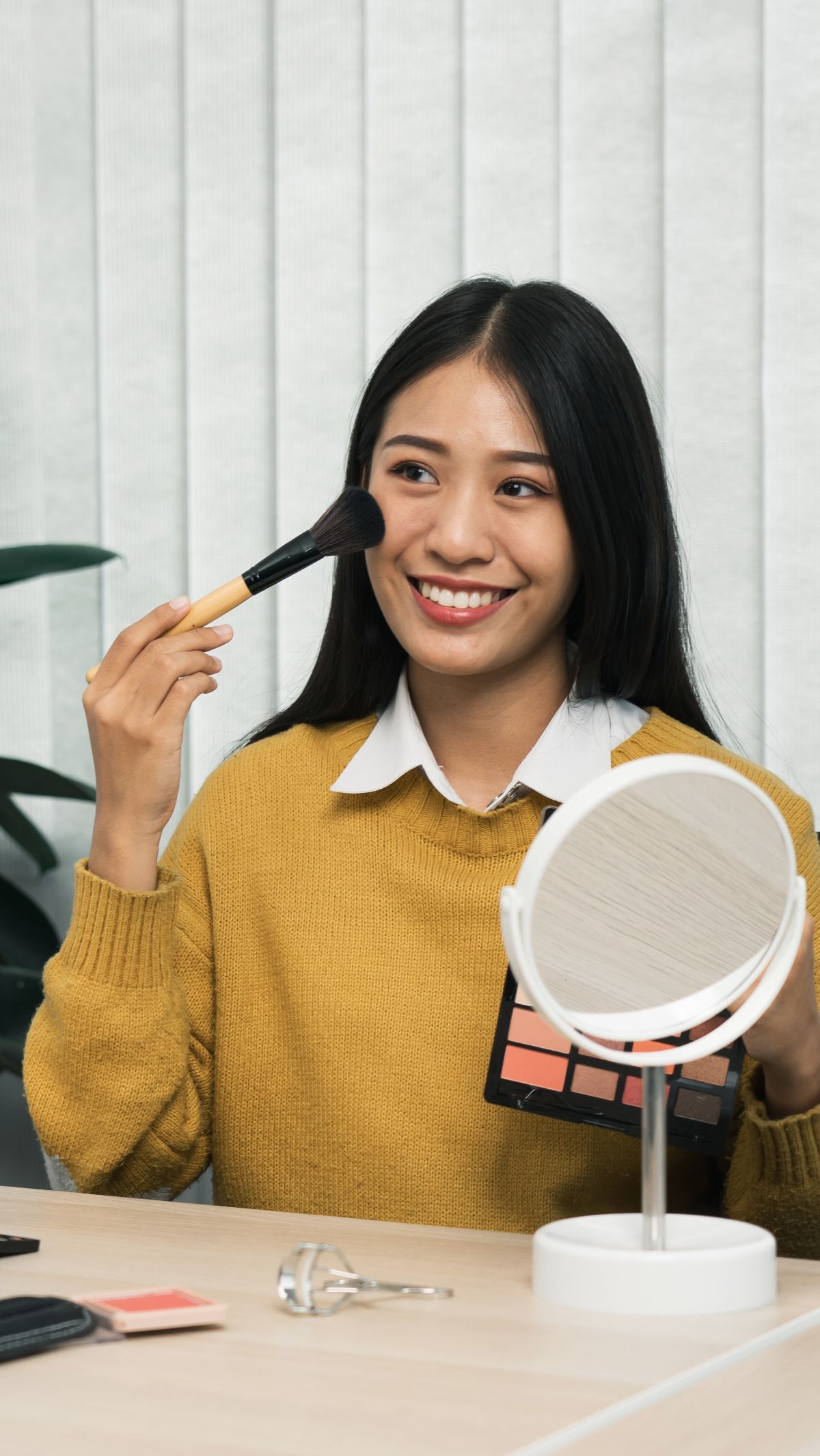 Pakai Kontur, Blush, dan Highlight dengan Peta 3 Jari Agar Lebih Praktis
