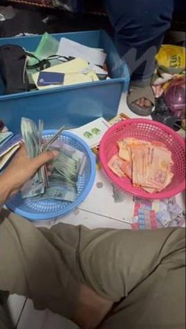 Viral! Bersihkan Rumah Janda yang Lama Kosong Pria Ini Terkejut Temukan Perhiasan dan Uang Ratusan Juta