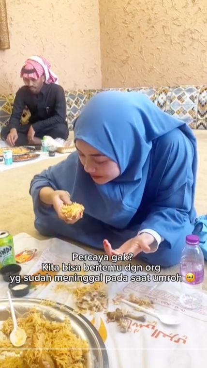 Momen Wanita Makan Bareng Orang Mirip Almarhumah Ibunya Saat Umroh, Jadi Penawar Rindu