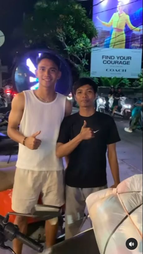 Momen Marselino 'Ditodong' Fans Foto Bareng pas Liburan di Bali dengan Kekasih, Ikut Tertawa saat Disinggung Tendangan Melayang