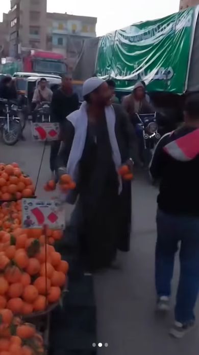 Sempat Viral Karena Lempar Dagangannya ke Truk Bantuan Palestina, Penjual Jeruk Ini Ada di Tanah Suci