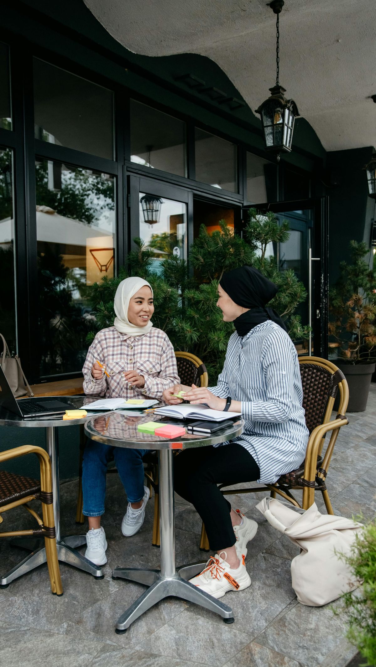 7 Adab Menasihati Orang Lain Sesuai Ajaran Islam, Jangan Sampai Membuatnya Terpojok