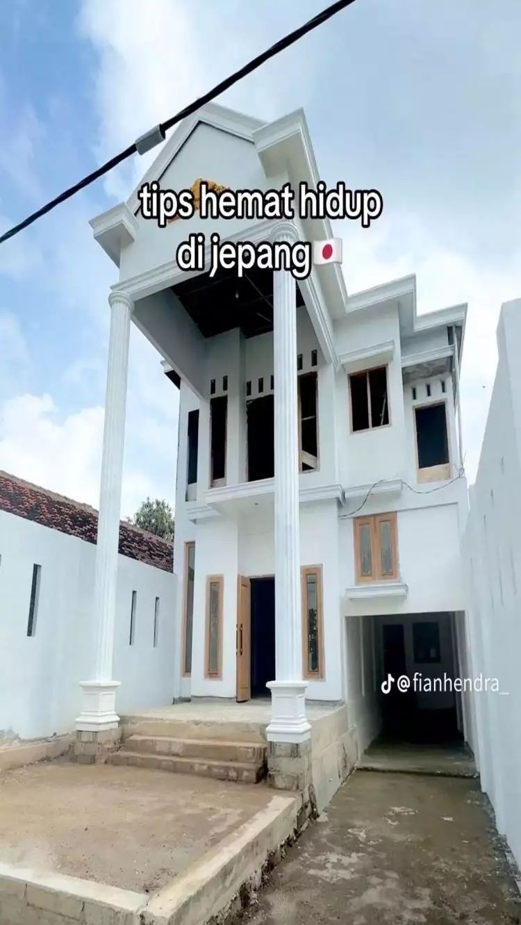 Nah inilah hasil setelah ia kerja di Jepang selama 2 tahun. Sangat megah bukan?