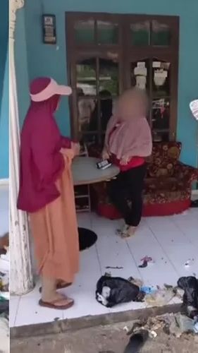 Ketahuan Buang Sampah Sembarangan, Pemilik Rumah di Sumedang Dapat Kiriman Tak Terduga, Pekarangan Berubah Jadi TPA