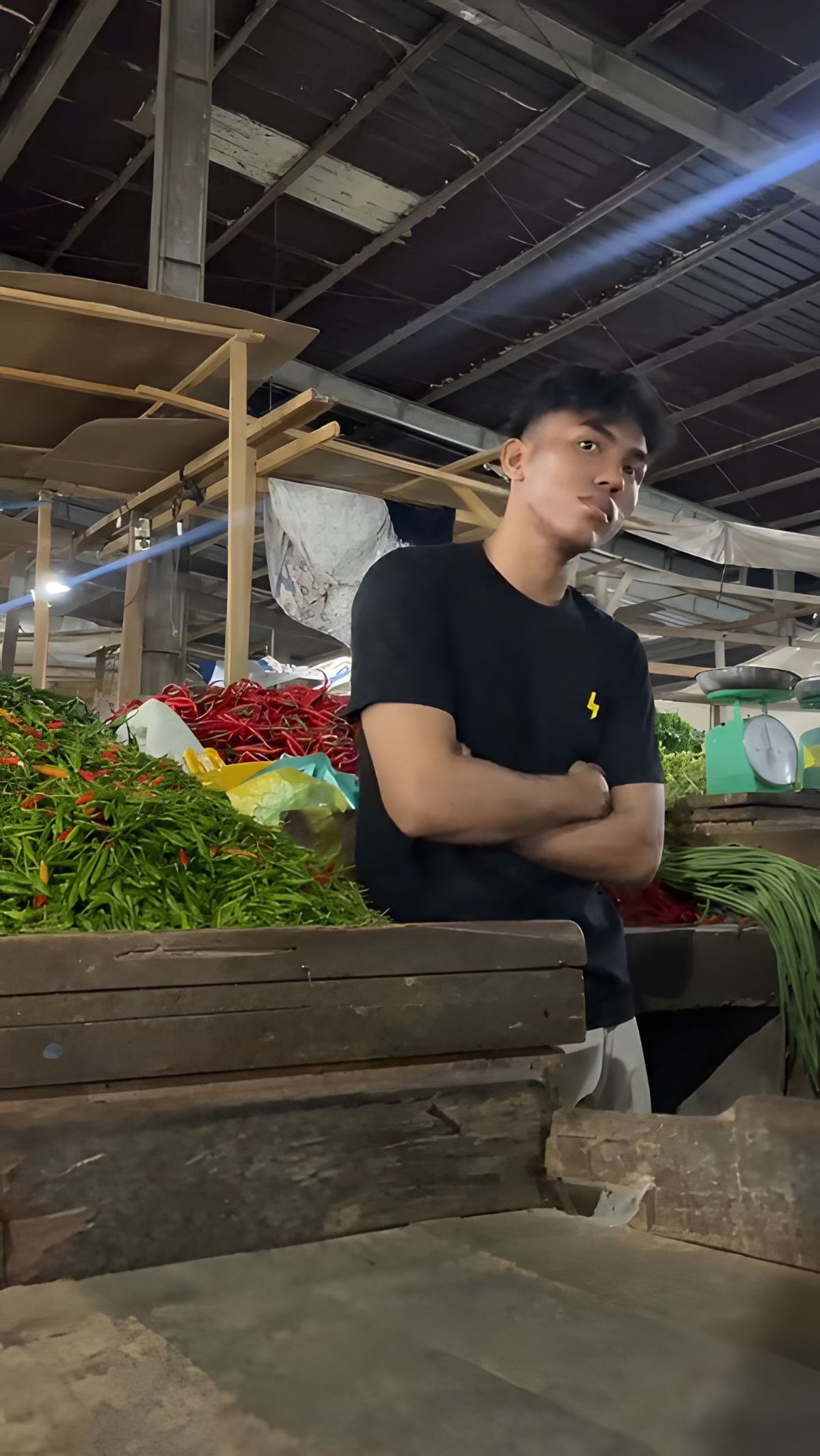 Viral Kisah Sarjana Informatika Pulang Kampung Nggak Malu Jualan Sayur dan Cabai di Pasar, Promo Pakai LinkedIn dan TikTok
