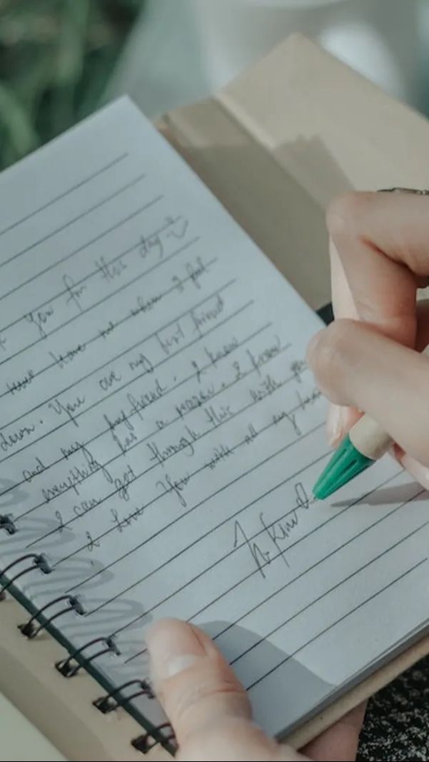 Dikira Dapat Surat Cinta dari Teman Sekelas, Siswa ini Ini Tahan Malu Saat Baca Isinya
