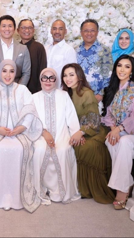 Bahkan Junita rela datang ke Singapura untuk menemui Syahrini.